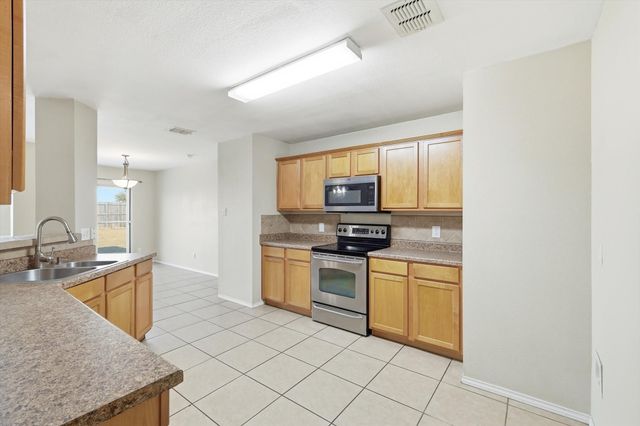 8813 Chisholm Trail, Cross Roads, TX 76227