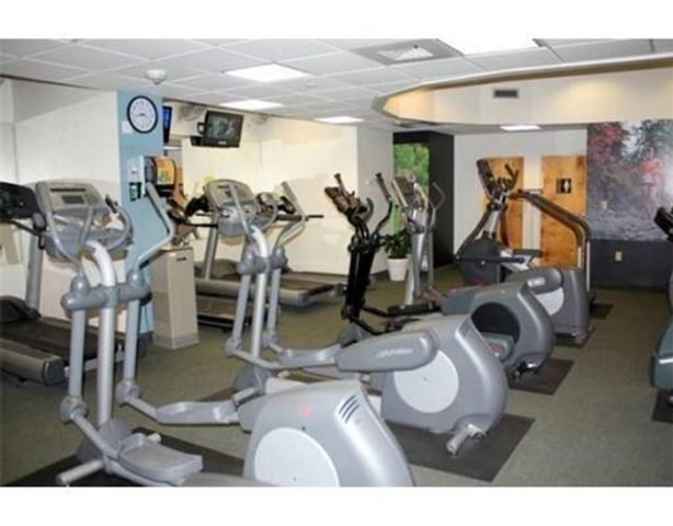 33 Pond Ave. 915, Brookline, MA 02445