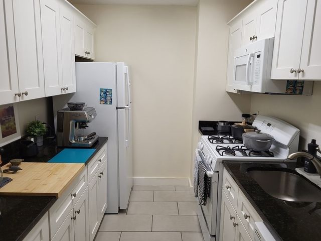 33 Pond Ave. 915, Brookline, MA 02445