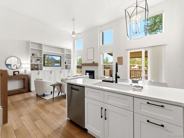 577 Vinewood Ct, Highlands Ranch, CO 80126