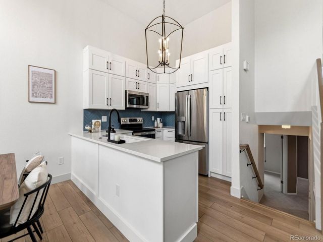 577 Vinewood Ct, Highlands Ranch, CO 80126