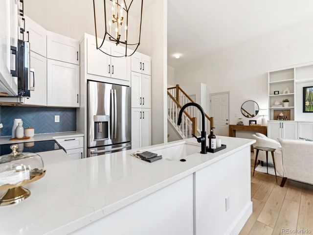 577 Vinewood Ct, Highlands Ranch, CO 80126