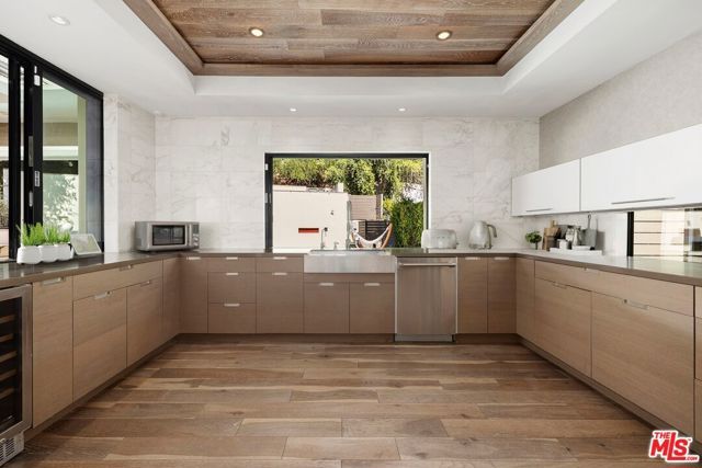 16957 Mooncrest Drive, Encino (los Angeles), CA 91436