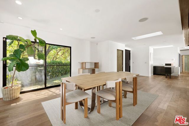 16957 Mooncrest Drive, Encino (los Angeles), CA 91436