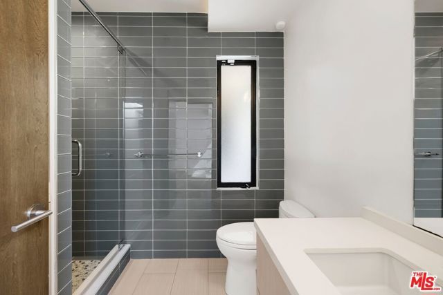 16957 Mooncrest Drive, Encino (los Angeles), CA 91436