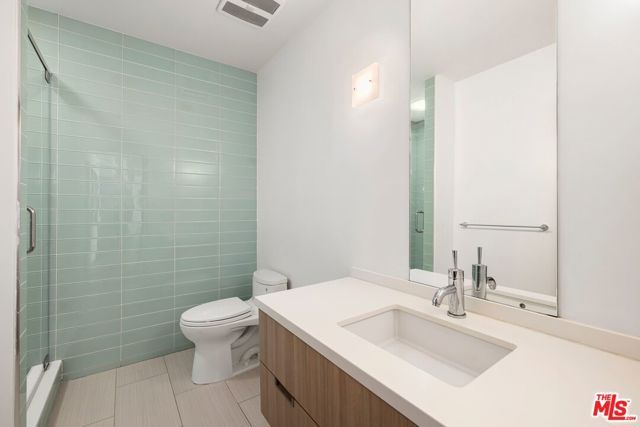16957 Mooncrest Drive, Encino (los Angeles), CA 91436