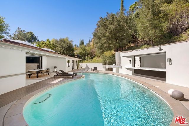 16957 Mooncrest Drive, Encino (los Angeles), CA 91436