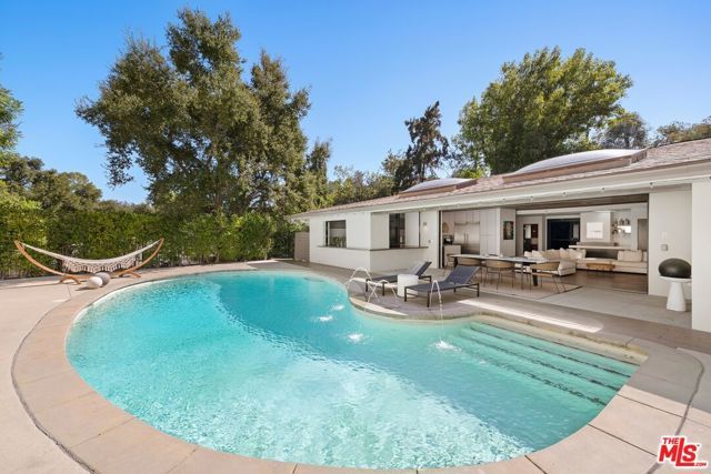 16957 Mooncrest Drive, Encino (los Angeles), CA 91436