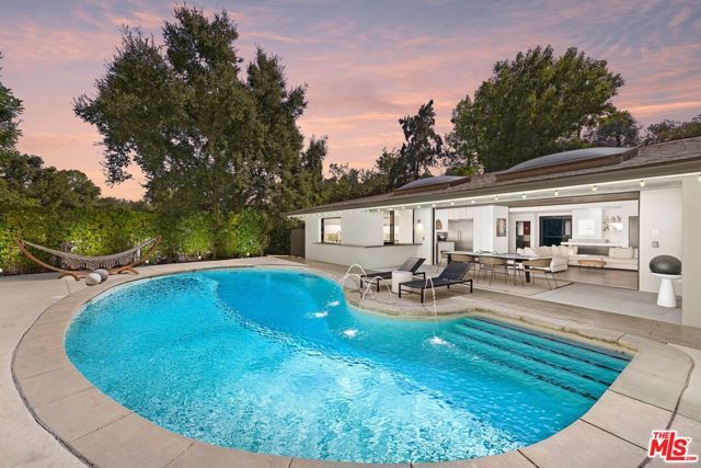 16957 Mooncrest Drive, Encino (los Angeles), CA 91436