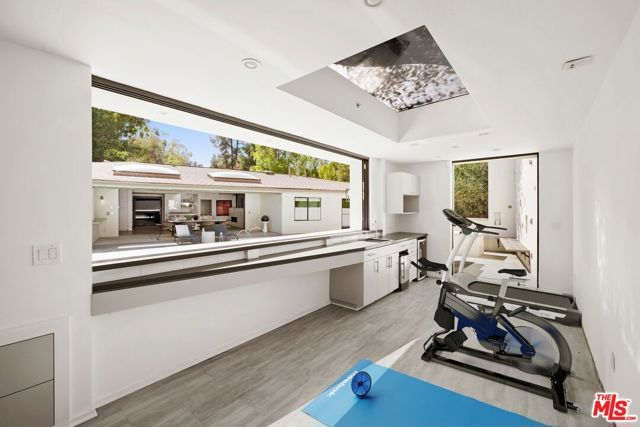 16957 Mooncrest Drive, Encino (los Angeles), CA 91436