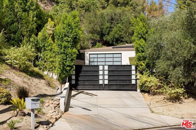 16957 Mooncrest Drive, Encino (los Angeles), CA 91436