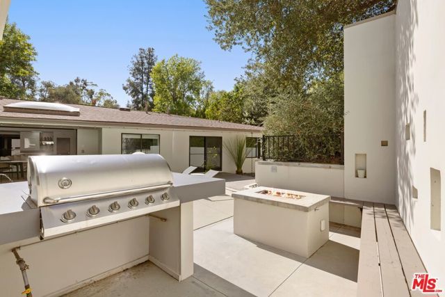 16957 Mooncrest Drive, Encino (los Angeles), CA 91436
