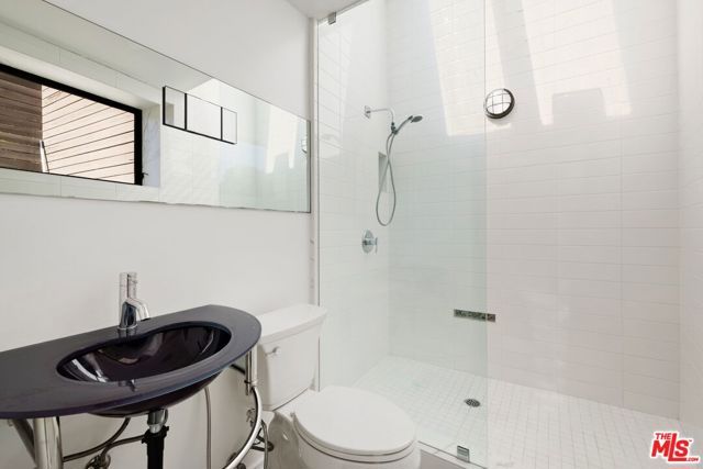 16957 Mooncrest Drive, Encino (los Angeles), CA 91436