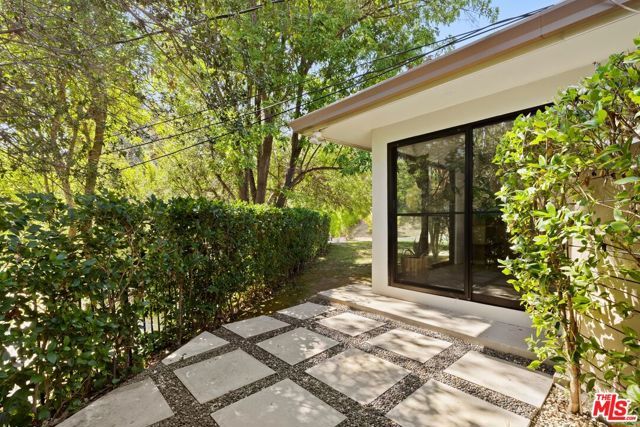 16957 Mooncrest Drive, Encino (los Angeles), CA 91436
