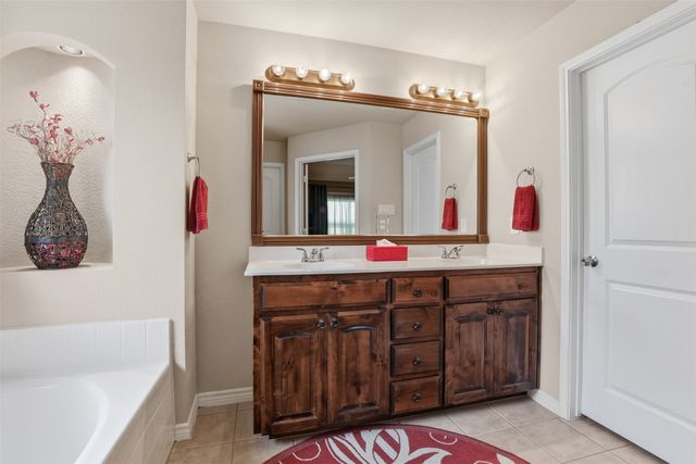 436 Millbrook Lane, Fort Worth, TX 76036