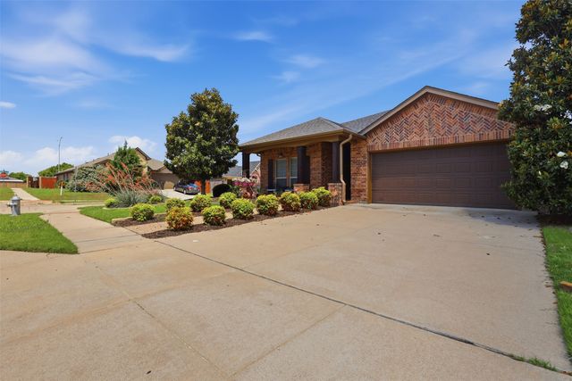 436 Millbrook Lane, Fort Worth, TX 76036