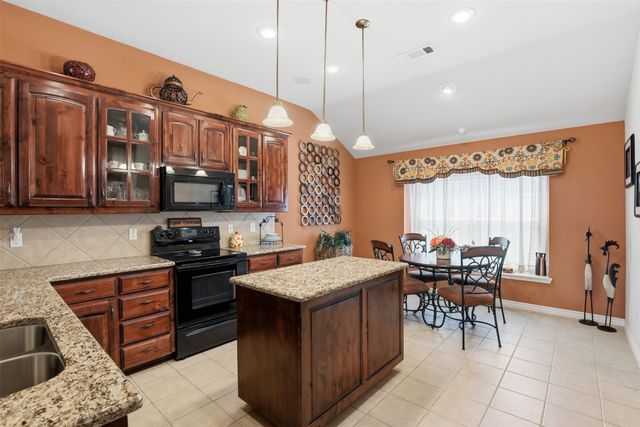 436 Millbrook Lane, Fort Worth, TX 76036