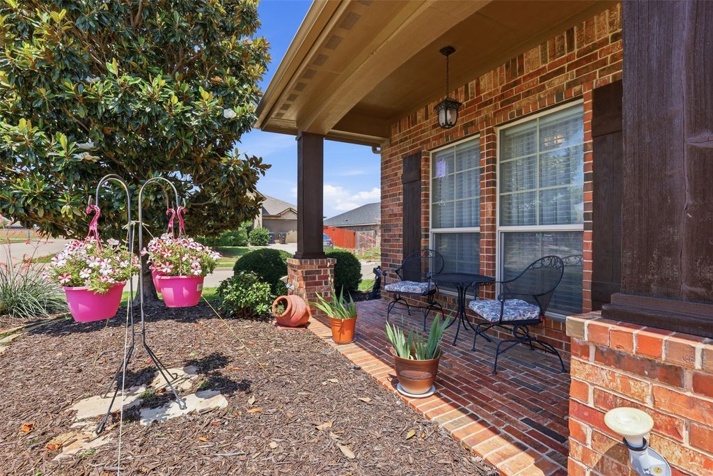 436 Millbrook Lane, Fort Worth, TX 76036