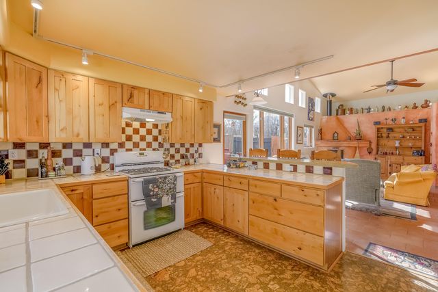 525 La Lomita Road H, Taos, NM 87571
