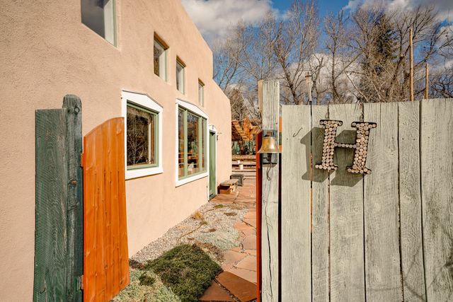 525 La Lomita Road H, Taos, NM 87571