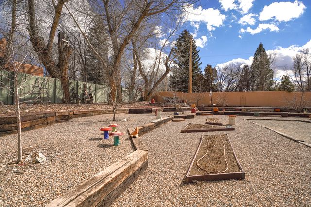 525 La Lomita Road H, Taos, NM 87571