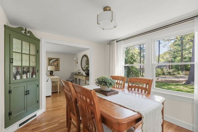 2 Pine Needle Ln, Plymouth, MA 02360