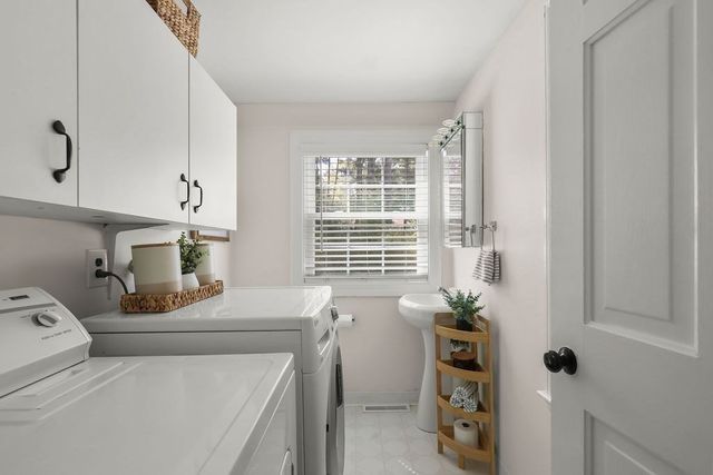 2 Pine Needle Ln, Plymouth, MA 02360