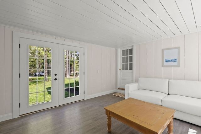 2 Pine Needle Ln, Plymouth, MA 02360