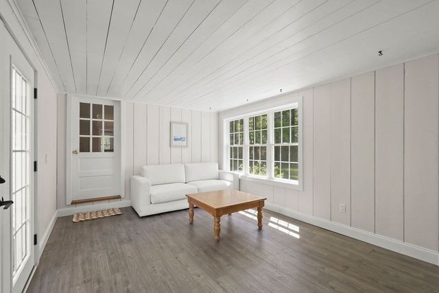 2 Pine Needle Ln, Plymouth, MA 02360