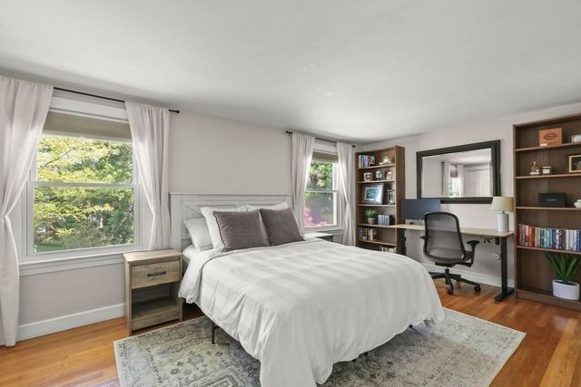 2 Pine Needle Ln, Plymouth, MA 02360