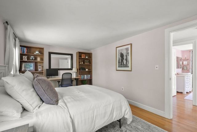 2 Pine Needle Ln, Plymouth, MA 02360