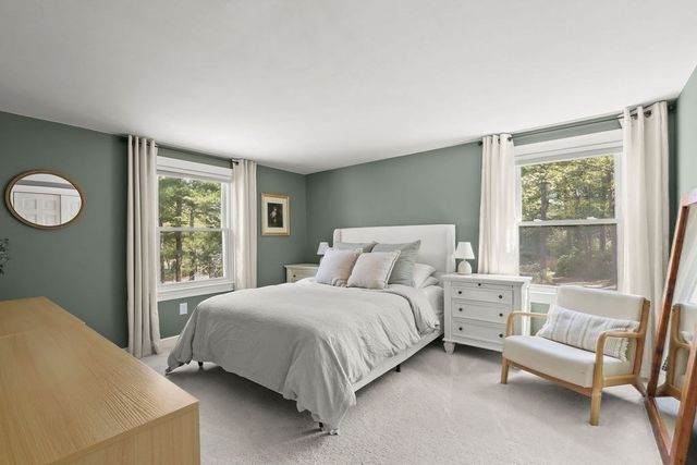 2 Pine Needle Ln, Plymouth, MA 02360
