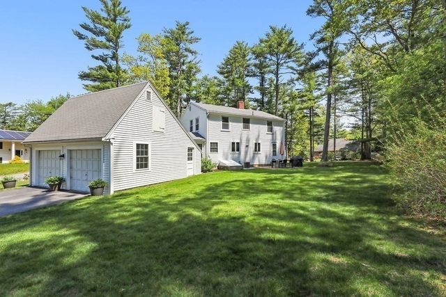 2 Pine Needle Ln, Plymouth, MA 02360