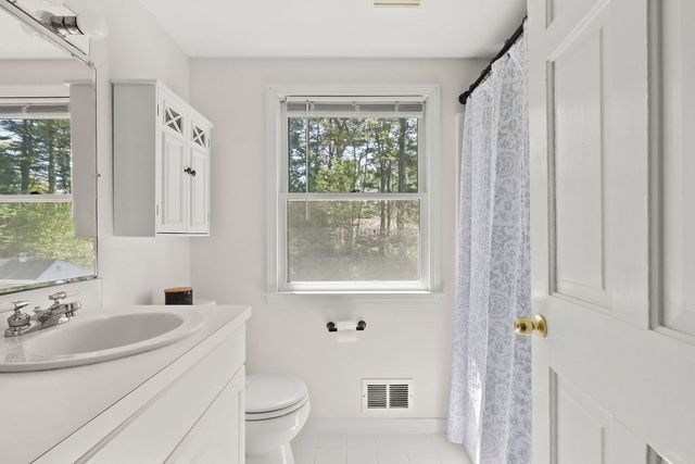 2 Pine Needle Ln, Plymouth, MA 02360