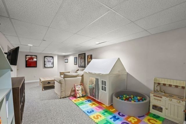 2 Pine Needle Ln, Plymouth, MA 02360