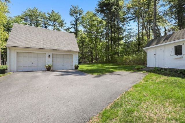 2 Pine Needle Ln, Plymouth, MA 02360