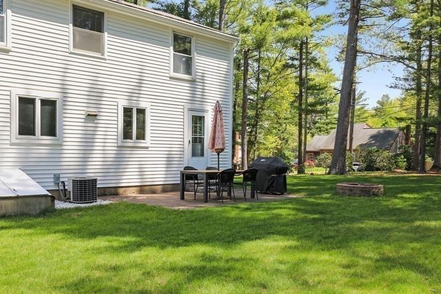 2 Pine Needle Ln, Plymouth, MA 02360