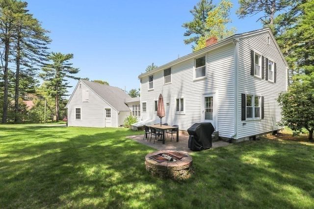2 Pine Needle Ln, Plymouth, MA 02360