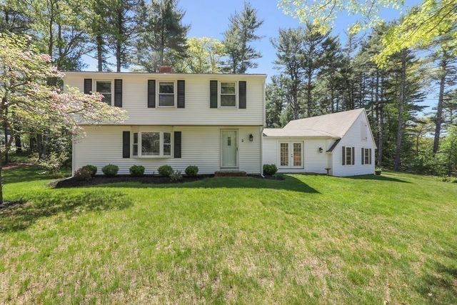 2 Pine Needle Ln, Plymouth, MA 02360