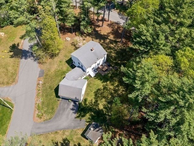 2 Pine Needle Ln, Plymouth, MA 02360