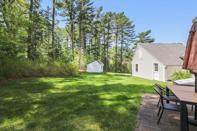 2 Pine Needle Ln, Plymouth, MA 02360