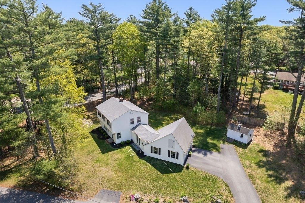 2 Pine Needle Ln, Plymouth, MA 02360