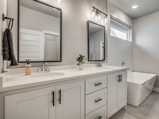 9209 NW 84th Terrace, Yukon, OK 73099