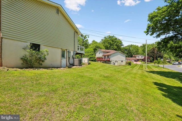 5401 AMBERWOOD LN, Rockville, MD 20853
