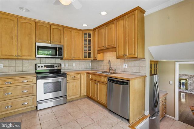5401 AMBERWOOD LN, Rockville, MD 20853