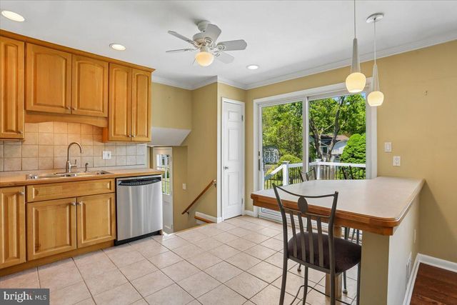 5401 AMBERWOOD LN, Rockville, MD 20853