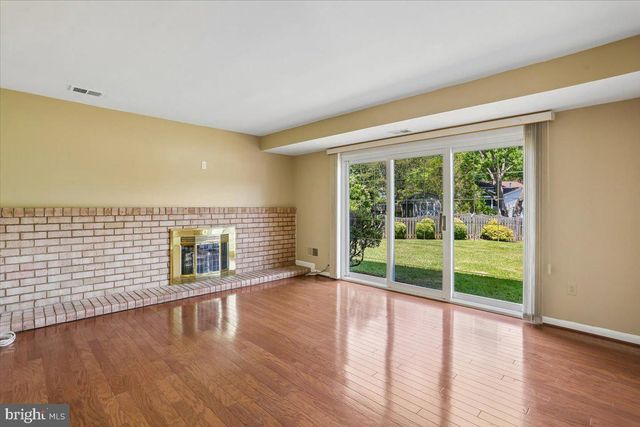5401 AMBERWOOD LN, Rockville, MD 20853