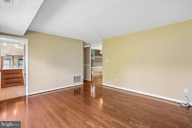 5401 AMBERWOOD LN, Rockville, MD 20853