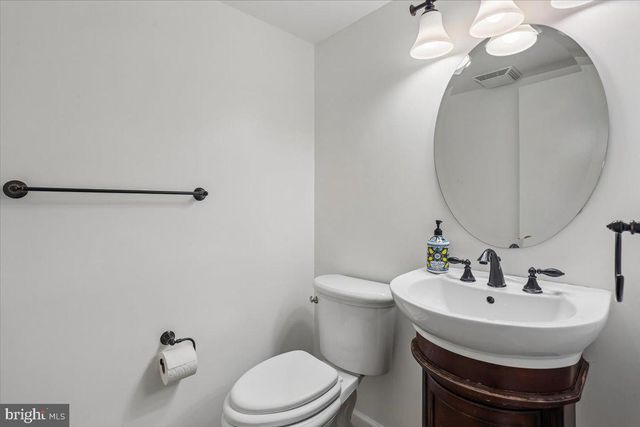 5401 AMBERWOOD LN, Rockville, MD 20853