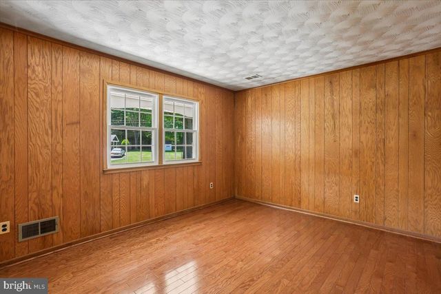 5401 AMBERWOOD LN, Rockville, MD 20853